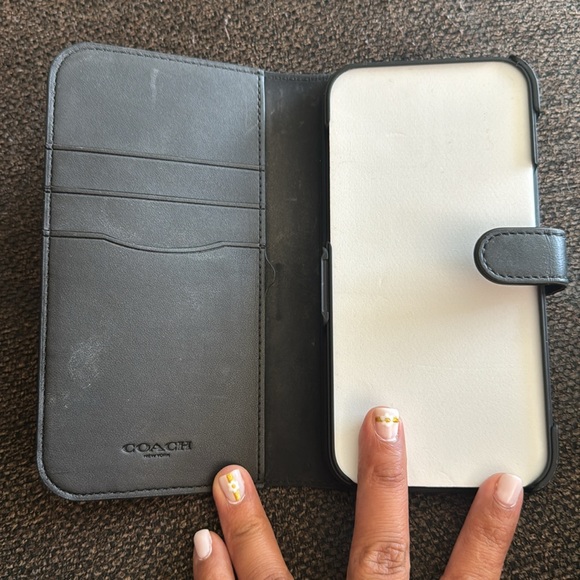 iPhone 15 Max Pro Coach bifold case/Wallet - Picture 4 of 6